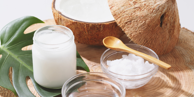 Minyak Kelapa Dara untuk Melebatkan Rambut Bayi